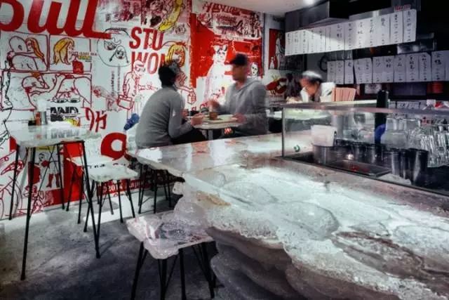 電纜裝飾的烤串兒酒吧