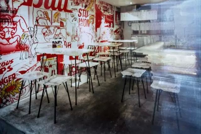 電纜裝飾的烤串兒酒吧