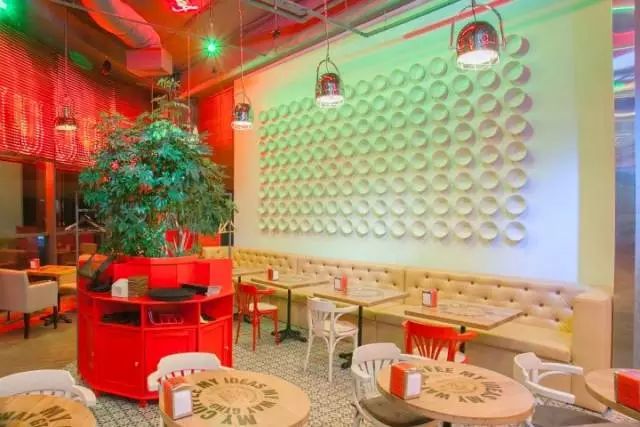 烏克蘭Redcups Café室內(nèi)設(shè)計(jì)