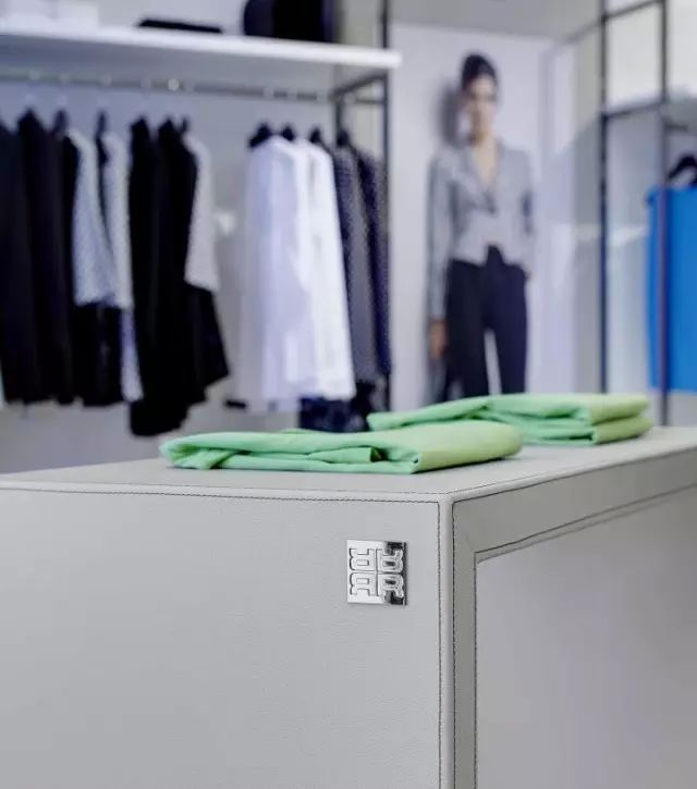 RIANI新概念店設計