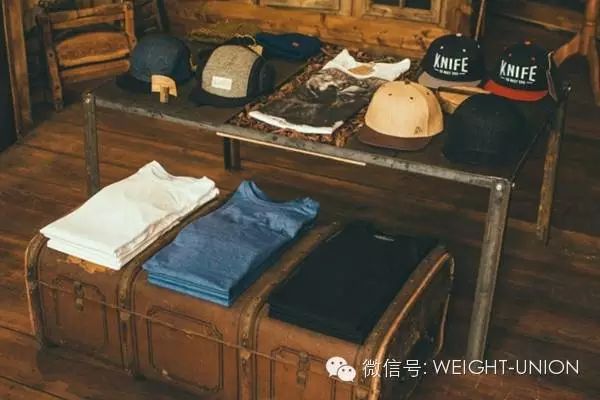 波蘭TRANSMISSION復古商店設計