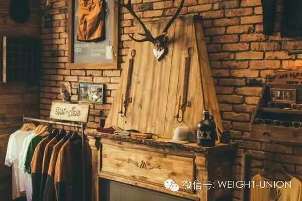 波蘭TRANSMISSION復古商店設計