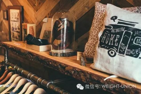 波蘭TRANSMISSION復古商店設計