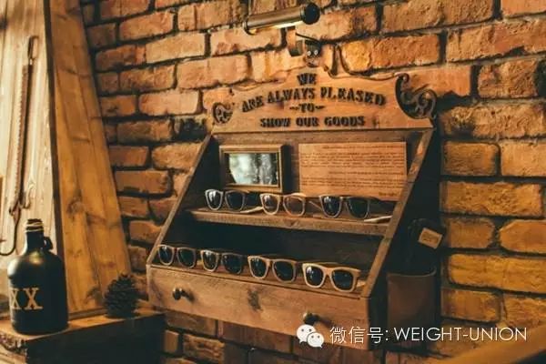 波蘭TRANSMISSION復古商店設計