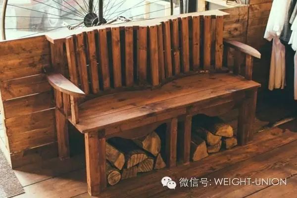 波蘭TRANSMISSION復古商店設計