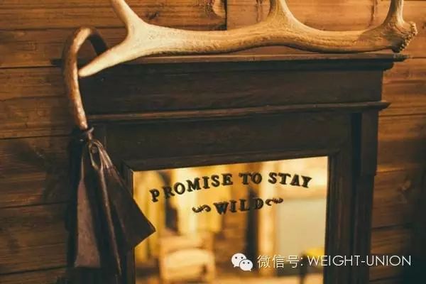 波蘭TRANSMISSION復古商店設計